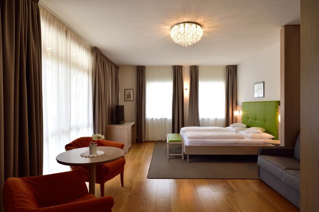 Hotel Teutschhaus Cortina Sulla Strada del Vino Pokoj fotografie